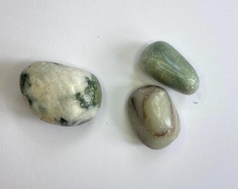 Aragonite Crystal/Tumblestone Grade A 20-30mm & 40-50mm with an information card in an organza bag. Blue Aragonite Tumble Stone A Grade