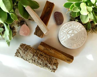 Smudging Gift Set with Palo Santo, Sage, Crystals and Selenite to cleanse your space. Sage & Palo Santo Smudging Gift Set with Crystals.