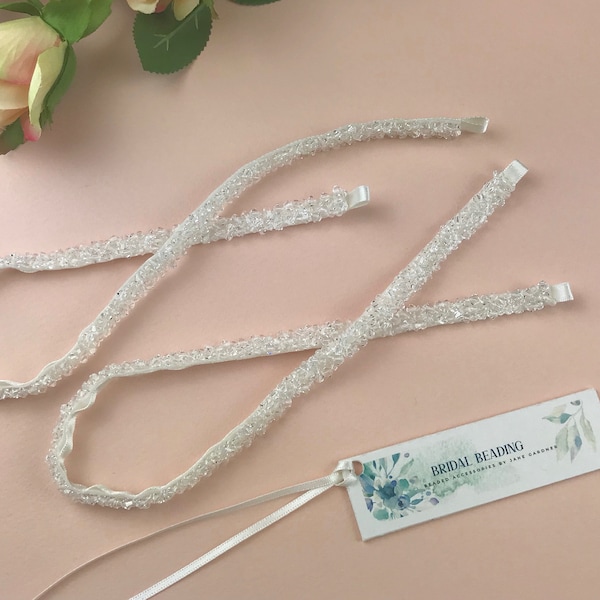 Ein Paar funkelnde Kristallperlen anbringbares Brautarmband 8mm breit, Brautkleid Strapse, Perlengurte, funkelnde Gurte, Glass Straps - NEVE