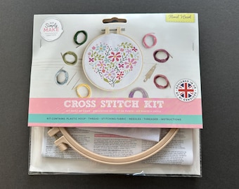 Kit de punto de cruz Corazón Floral / Set de bordado DIY con hilos y tela / Diseño romántico de corazón floral / Kit de bordado para principiantes