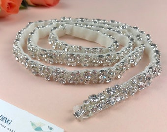 Cinturón de novia con diamantes: Fajín estrecho de diamantes de imitación plateados "Delphine"