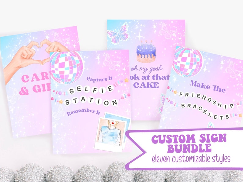 Puede incluir: Un conjunto de letreros personalizados con una combinaci&oacute;n de colores pastel. Los letreros presentan frases como "Selfie Station" y "Make the Friendship Bracelets". Los letreros tienen un tema de bola de discoteca y mariposa, con el texto "Custom Sign Bundle" en la parte inferior.