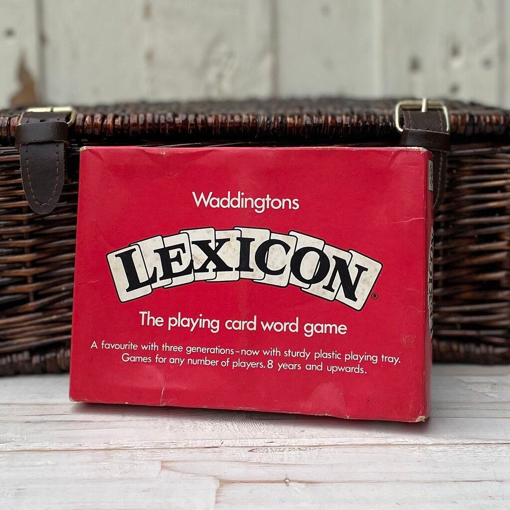 Waddingtons Number 1 Lexicon Book – Gioco Di Carte Classico Di Parole E Anagrammi, Per 2-8 Giocatori, Dagli 8 Anni, Edizione Libro Retrò