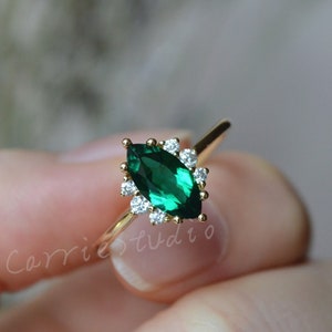 Bague de fiançailles émeraude marquise/bague émeraude en or massif 14 carats/bague d&#39;anniversaire émeraude/bague de naissance de mai