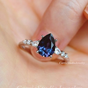 Minimalist Style Pear Alexandrite Ring/Silver Alexandrite Engagement Ring/Whte Gold Anniversary Ring/Gift for Her