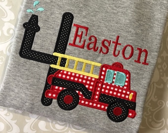 Brandweerwagen verjaardag shirt, eerste verjaardag shirt, brandweerman verjaardag T-shirt, jongens verjaardagscadeau, brandweerman birthay shirts, jongens verjaardag kleding