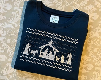 男の子用ネイビーブルーのキリスト降誕Tシャツ、男の子用フェイクスモッククリスマスTシャツ、キリスト降誕男の子用シャツ、キリスト教クリスマスTシャツ、男の子用クリスマスTシャツ