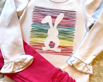 Paasoutfit voor meisjes, paashaas ruches tee, paasfeestoutfit voor meisje, geborduurd shirt met konijnensilhouet, konijnentee met broek