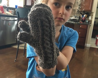 Gray cable mittens