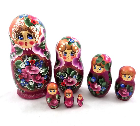 russian matryoshka nesting dolls