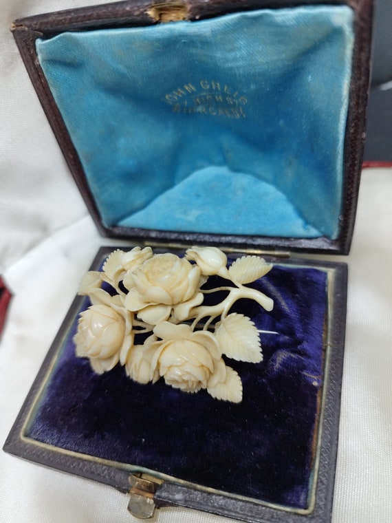 Victorian era floral brooch with original box, an… - image 7