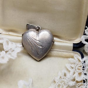 Heart locket Art Deco medallion photo holder silver vintage engraved romantic collectible gift memory love boho chic