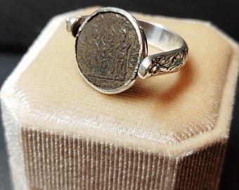 Vintage-Münzring, floral graviertes Band, drehbare Münze, handgefertigt, Ritterring, Geschenk für Sie und Ihn, Unikat