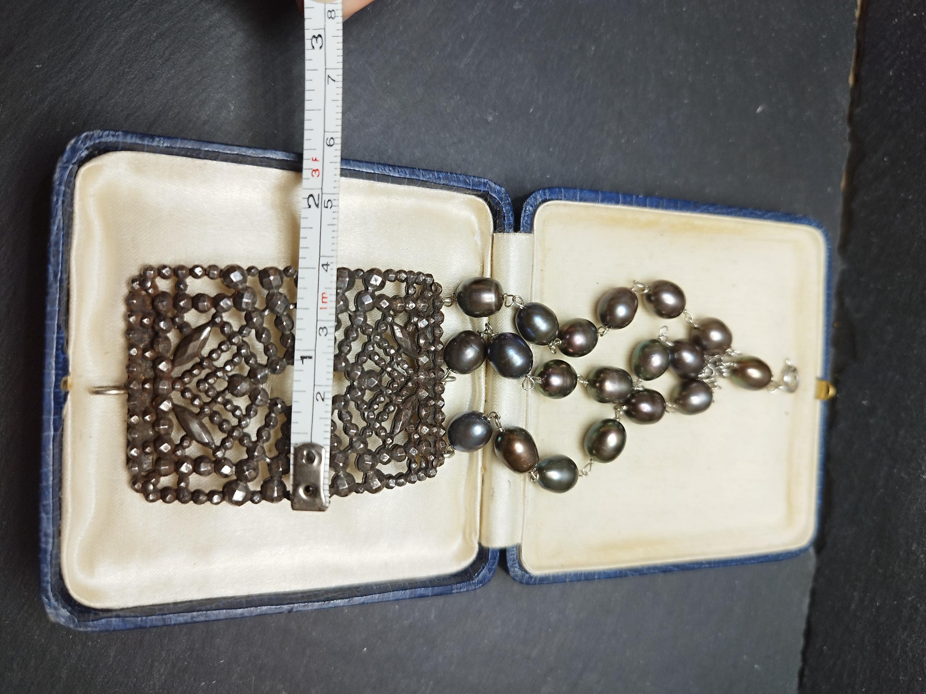 アンティークカットスチールブレスレット、ブラックパール付き