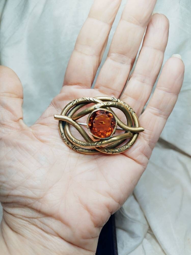 Broche Vintage Ancienne – Pâte De Verre Style Vitrail – Couleurs Orange Et Violet – Bijou Rétro