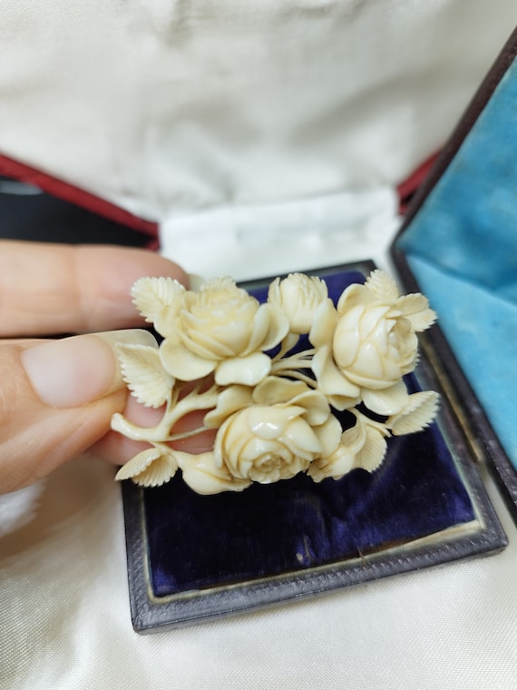 Victorian era floral brooch with original box, an… - image 4