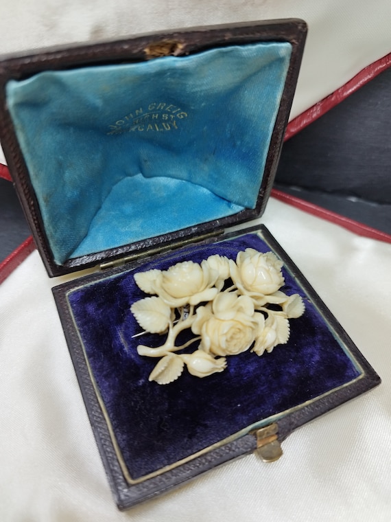 Victorian era floral brooch with original box, an… - image 3