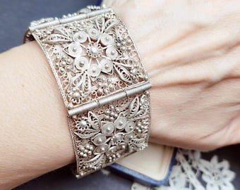 Vintage silver filigree bracelet, floral jewel from the 1920s, romantic gift for bride or girlfriend, artistic jewelry from Art Deco Italy
