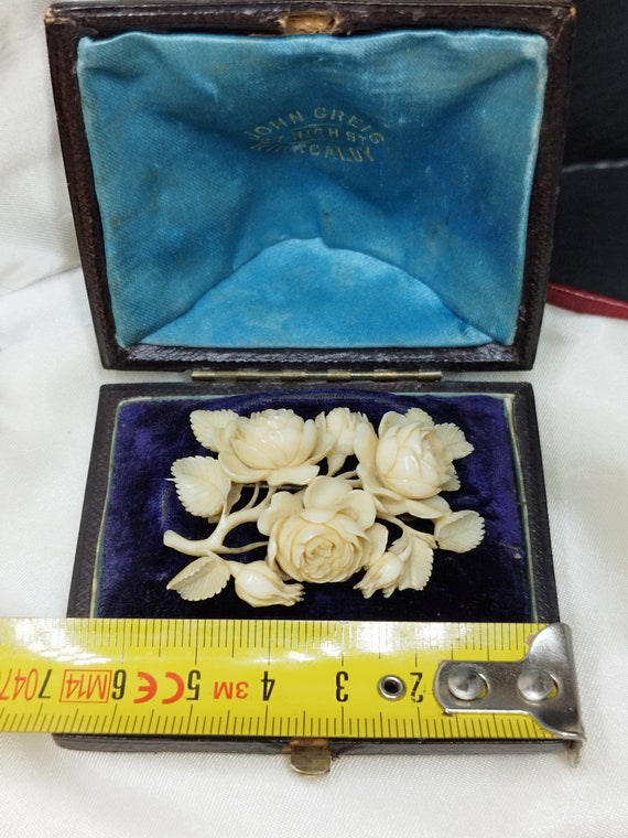 Victorian era floral brooch with original box, an… - image 10