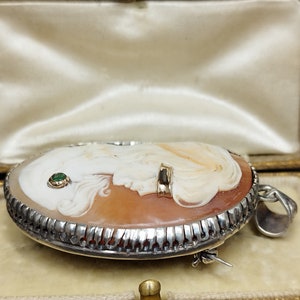broche camée vintage et pendentif argent et or Cameo Fortune gravé à la main Lady Luck émeraudes ciselées artistique collection rare antique image 2