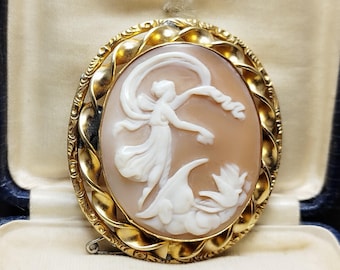 Cameo brooch antique Greek mythology scene "The Aurora" year '1800 shell and pinchbek hand engraved Gran Tour Collection Goddess jewelery