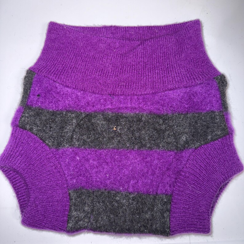 Litet 2-8 M 10-15 pund Återanvänt blöjskydd i ren ull med filtfoder - Ränder Purple/grey