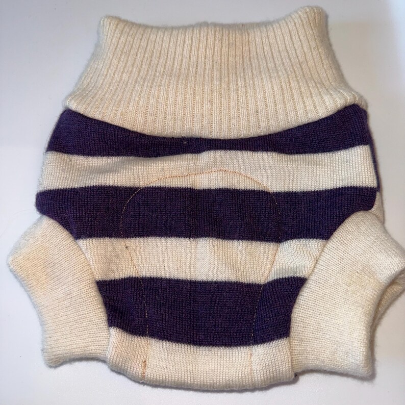 Litet 2-8 M 10-15 pund Återanvänt blöjskydd i ren ull med filtfoder - Ränder Purple/ivory