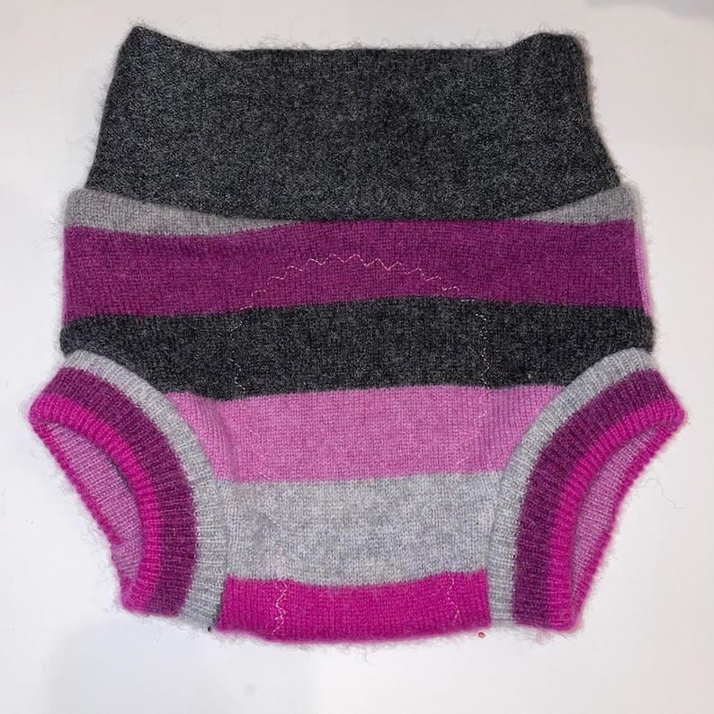 Litet 2-8 M 10-15 pund Återanvänt blöjskydd i ren ull med filtfoder - Ränder Pink multi