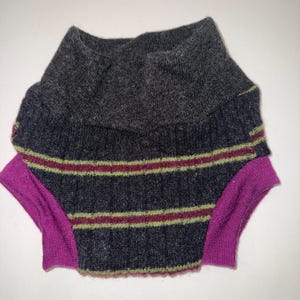 Litet 2-8 M 10-15 pund Återanvänt blöjskydd i ren ull med filtfoder - Ränder Grey/burgundy