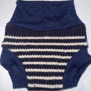 Litet 2-8 M 10-15 pund Återanvänt blöjskydd i ren ull med filtfoder - Ränder Navy stripe