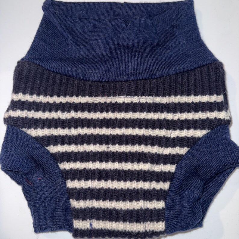 Litet 2-8 M 10-15 pund Återanvänt blöjskydd i ren ull med filtfoder - Ränder Navy stripe