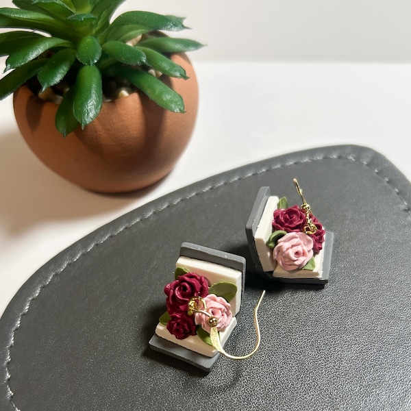 Pendientes florales con diseño de libro abierto: Pendientes colgantes de arcilla polimérica, Fairycore Jewelry