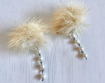 Vintage 1960’s mink fur earrings. Mink earrings with faux pearl. Midcentury mod fur earrings. Mink earrings. Faux pearl dangle clip on