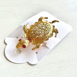Vintage gold turtle brooch. Embellished gemstone turtle costume jewelry pin. Turtle pin. Turtle brooch with rhinestones. collectible turtle