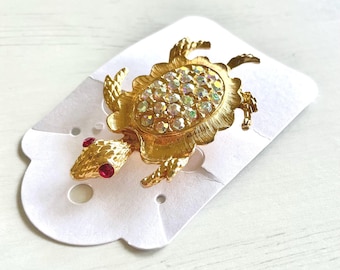 Vintage gold turtle brooch. Embellished gemstone turtle costume jewelry pin. Turtle pin. Turtle brooch with rhinestones. collectible turtle