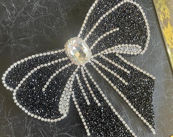Vintage glitter patch with pin back. Bow trompe l'oeil brooch. Big bow pin. Girly black bow feminine campy pin. 1980’s glitter brooch.