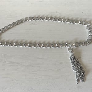 Vintage silver chain belt. Fashion belt. no belt belt. 90’s chain belt. Silver belt accessory. 1990’s chain belt novelty belt