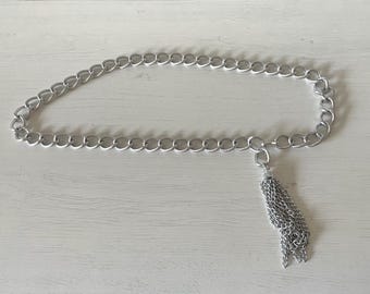 Vintage silver chain belt. Fashion belt. no belt belt. 90’s chain belt. Silver belt accessory. 1990’s chain belt novelty belt