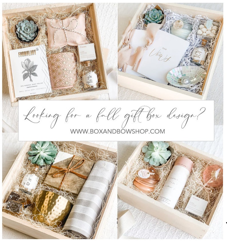 Puede incluir: Tres cajas de regalo diferentes llenas de varios art&iacute;culos, que incluyen velas, suculentas y productos de ba&ntilde;o. Las cajas son de madera y tienen un acabado natural. El texto "Looking for a full gift box design? www.boxandbowshop.com" se muestra debajo de las cajas.