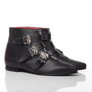 Nicolas - 9 Bat Buckle Pike Boot - Etsy