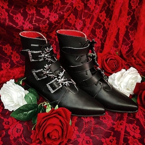 Botas piel Winklepicker, cordones y hebillas de murciélago , goth, punk, 80s,pikes