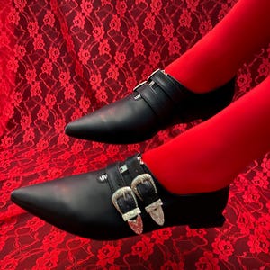 Bailarinas &quot;Hazel&quot; winklepicker 2 hebillas y cremallera, goticas