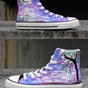 Zapatos de paisaje floral pintados a mano, zapatos de caña alta personalizados, zapatillas informales con encaje y dibujo a mano, regalo de cumpleaños personalizado.