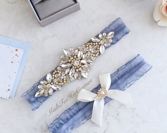 Stoffige blauw gouden bruids kousenband set - strass steentjes en parels kousenband - iets blauws - bruiloft kousenbanden voor de bruid