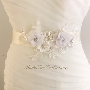 Vintage Rustic Wedding Sash/Belt, Ivory Sash Belt White Flowers image 1