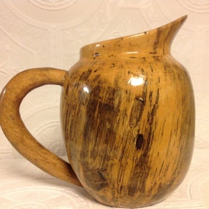 Large pitcher in varnished olive wood turned Farmhouse style vintage 1970 capacity 1 liter for cold drinks