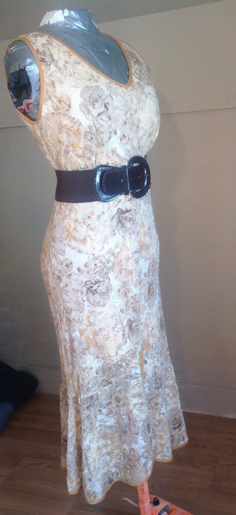 Vintage 80sboho MIDI dress in Jolibel lacesleevelessliningall-round comfort dressstreetwearfree belt!