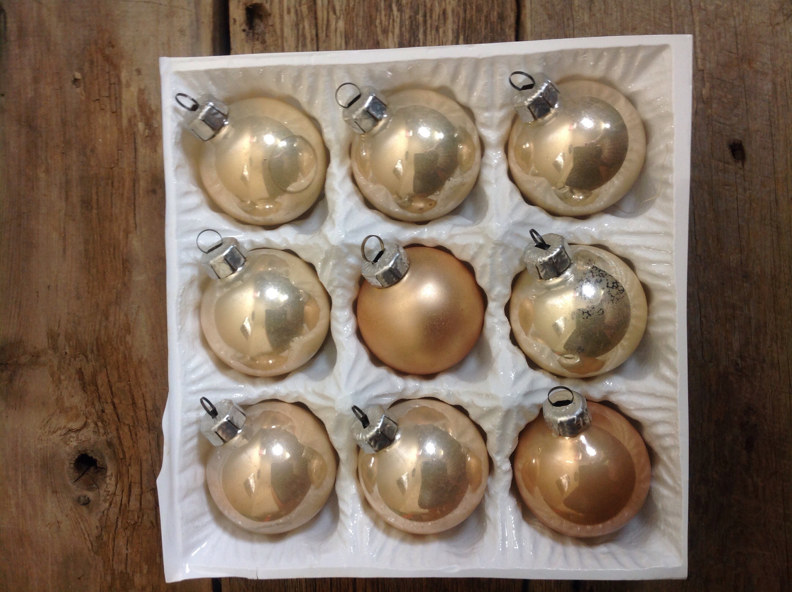 Mouth-blown glass Christmas ornamentsballs box included Democratic Republic of Germany batch of 9 golden balls5 cm 1950 Mouth-blown glass Christmas ornamentsballs box included Democratic Republic of Germany batch of 9 golden balls5 cm 1950