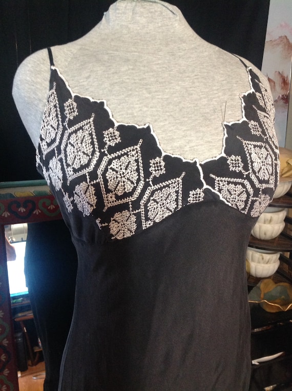 Evening dress in black silk and white embroidery T