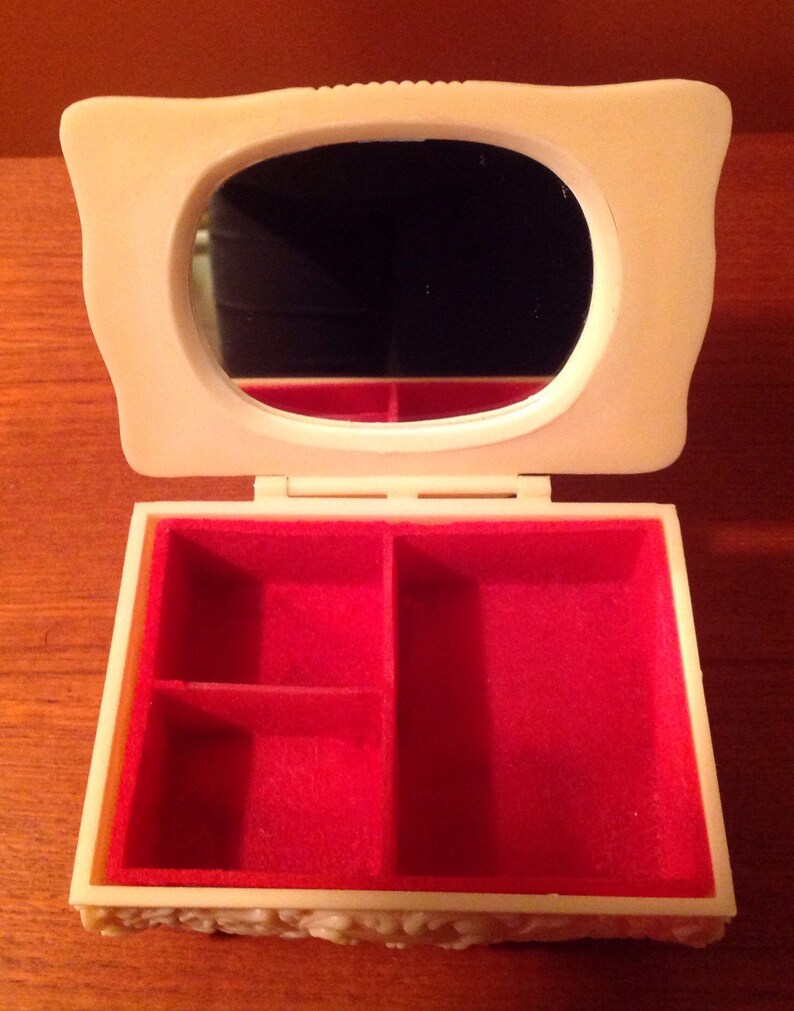 mirror Boxjewelry boxtrinketcellulose gift boxvintage 1940romantic style lidlegs red velvet Interior